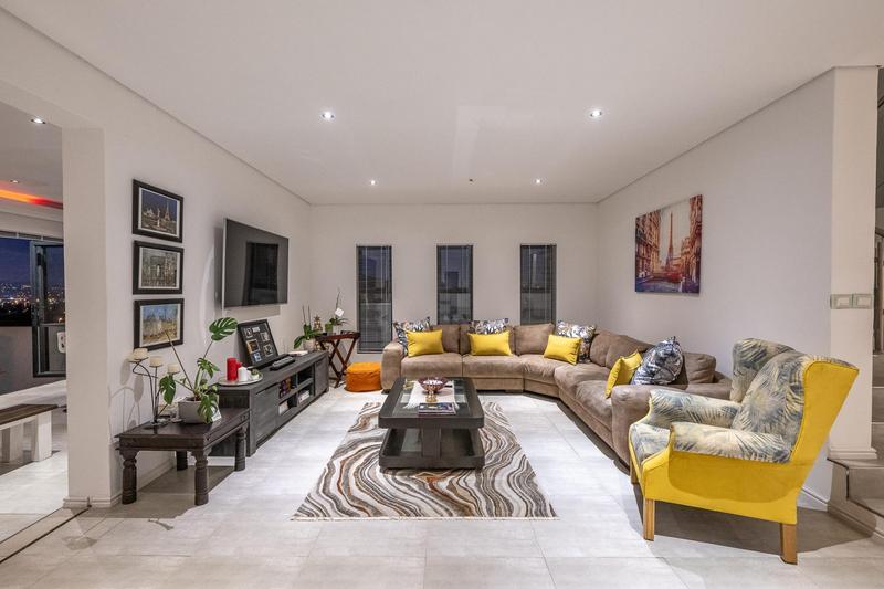 4 Bedroom Property for Sale in Kaapsig Western Cape